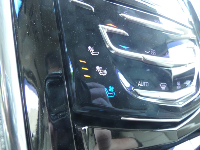 キャデラック エスカレード ﾌﾟﾚﾐｱﾑ　2015年ﾓﾃﾞﾙ 正規D車ｼｪｰﾙﾚｻﾞｰ ｼｰﾄﾋｰﾀｰ&ｸｰﾗ ｻﾝﾙｰﾌ ACC LEDﾗｲﾄ 社外24ｲﾝﾁAW　2年保証