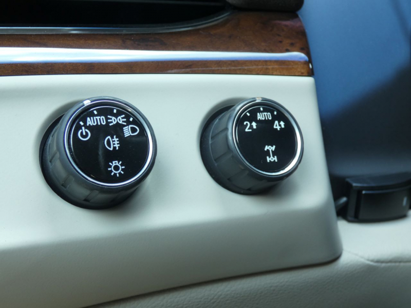 キャデラック エスカレード ﾌﾟﾚﾐｱﾑ　2015年ﾓﾃﾞﾙ 正規D車ｼｪｰﾙﾚｻﾞｰ ｼｰﾄﾋｰﾀｰ&ｸｰﾗ ｻﾝﾙｰﾌ ACC LEDﾗｲﾄ 社外24ｲﾝﾁAW　2年保証