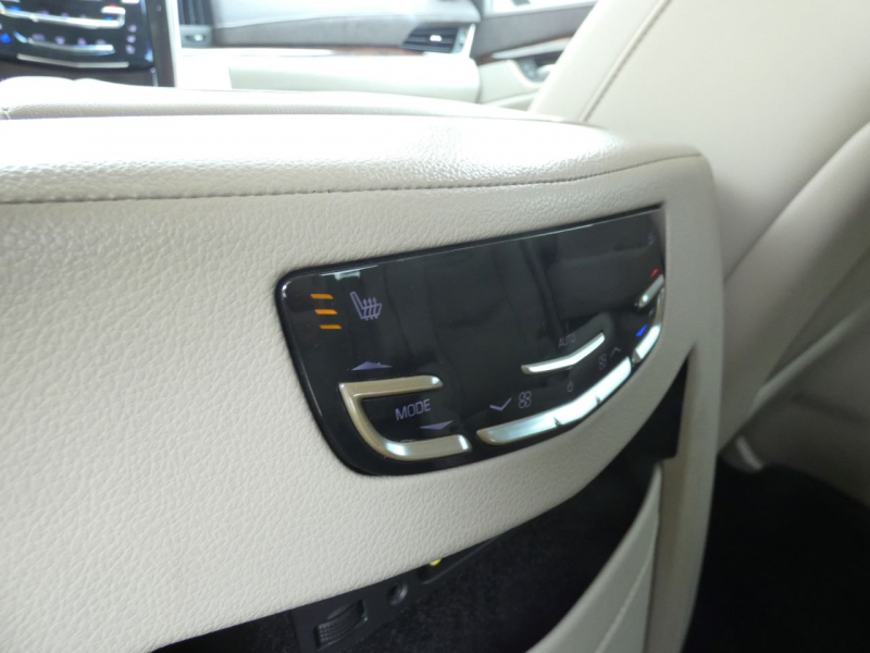 キャデラック エスカレード ﾌﾟﾚﾐｱﾑ　2015年ﾓﾃﾞﾙ 正規D車ｼｪｰﾙﾚｻﾞｰ ｼｰﾄﾋｰﾀｰ&ｸｰﾗ ｻﾝﾙｰﾌ ACC LEDﾗｲﾄ 社外24ｲﾝﾁAW　2年保証