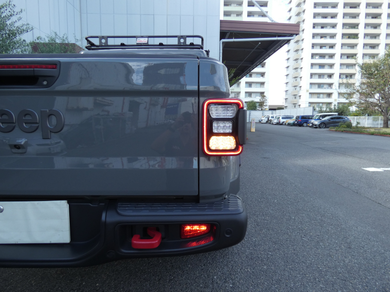 ジープ グラディエーター ﾙﾋﾞｺﾝ　2022yﾓﾃﾞﾙ  Dｻﾄﾞﾙ革 USﾊﾞﾝﾊﾟｰ ｴﾙﾌｫｰﾄﾞﾏﾌﾗｰ ｼｰﾄﾋｰﾀｰ Appleｶｰﾌﾟﾚｲ FSBｶﾒﾗ ETC　2年保証