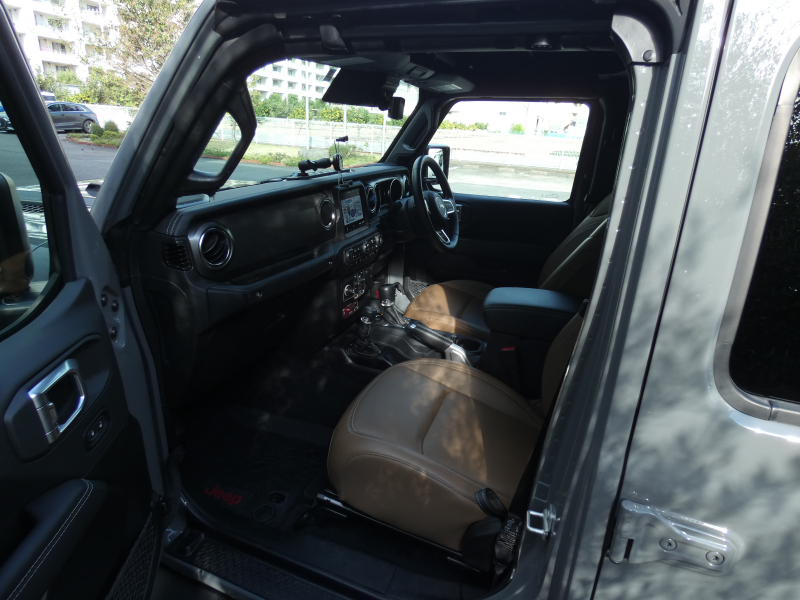 ジープ グラディエーター ﾙﾋﾞｺﾝ　2022yﾓﾃﾞﾙ  Dｻﾄﾞﾙ革 USﾊﾞﾝﾊﾟｰ ｴﾙﾌｫｰﾄﾞﾏﾌﾗｰ ｼｰﾄﾋｰﾀｰ Appleｶｰﾌﾟﾚｲ FSBｶﾒﾗ ETC　2年保証