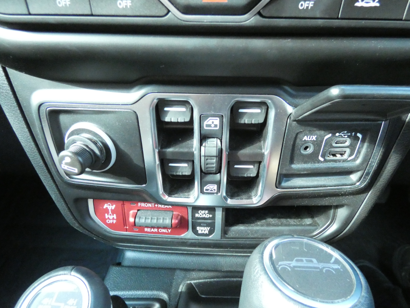 ジープ グラディエーター ﾙﾋﾞｺﾝ　2022yﾓﾃﾞﾙ  Dｻﾄﾞﾙ革 USﾊﾞﾝﾊﾟｰ ｴﾙﾌｫｰﾄﾞﾏﾌﾗｰ ｼｰﾄﾋｰﾀｰ Appleｶｰﾌﾟﾚｲ FSBｶﾒﾗ ETC　2年保証