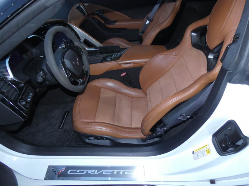 シボレー コルベット Z06 3LZ 正規D車 2017年モデル 茶革コンペティションシート ヒーター&ベンチレーター カーボングランドエフェクト 純正19/20AW AppleCarPlay 2年保証