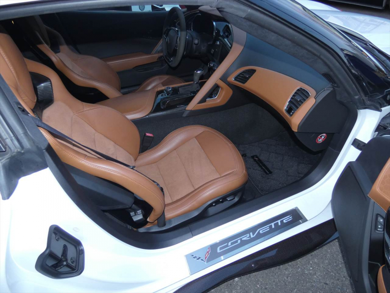 シボレー コルベット Z06 3LZ 正規D車 2017年モデル 茶革コンペティションシート ヒーター&ベンチレーター カーボングランドエフェクト 純正19/20AW AppleCarPlay 2年保証