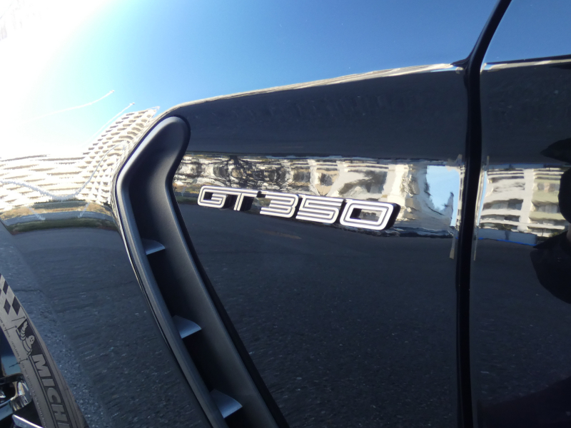 フォード マスタング シェルビーGT350 2019年モデル 6速MT スポーツシート 19AW Brembo レーシングストライプ 5.2Lフラットプレーンクランク 可変マフラー AppleCarPlay 2年保証