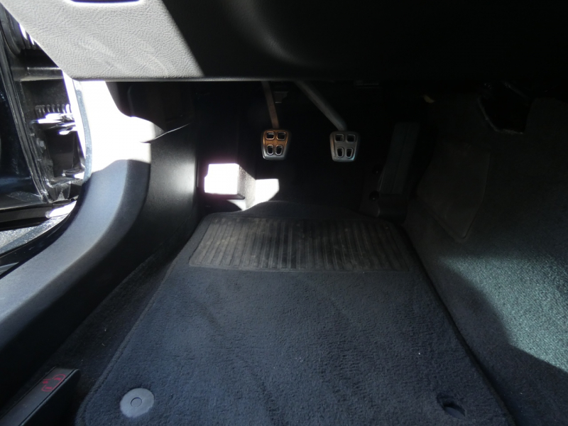 シボレー コルベット Z06　正規D車 2007年ﾓﾃﾞﾙ 6速MT 黒革 ｼｰﾄﾋｰﾀｰ ﾅﾋﾞTV Bｶﾒﾗ BOSEｻｳﾝﾄﾞ 純正18/19AW Bremboﾌﾞﾚｰｷ LSD ｷｾﾉﾝ　2年保証