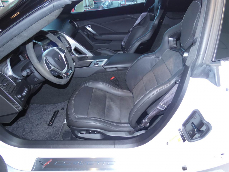 シボレー コルベット Z06　正規D車 2017年ﾓﾃﾞﾙ ｽｰﾊﾟｰﾁｬｰｼﾞｬｰ 黒革 ｼｰﾄﾋｰﾀｰ ﾅﾋﾞTV F&Bｶﾒﾗ　2年保証