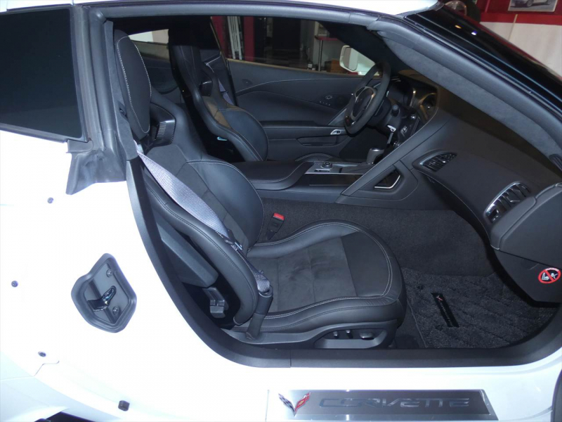 シボレー コルベット Z06　正規D車 2017年ﾓﾃﾞﾙ ｽｰﾊﾟｰﾁｬｰｼﾞｬｰ 黒革 ｼｰﾄﾋｰﾀｰ ﾅﾋﾞTV F&Bｶﾒﾗ　2年保証