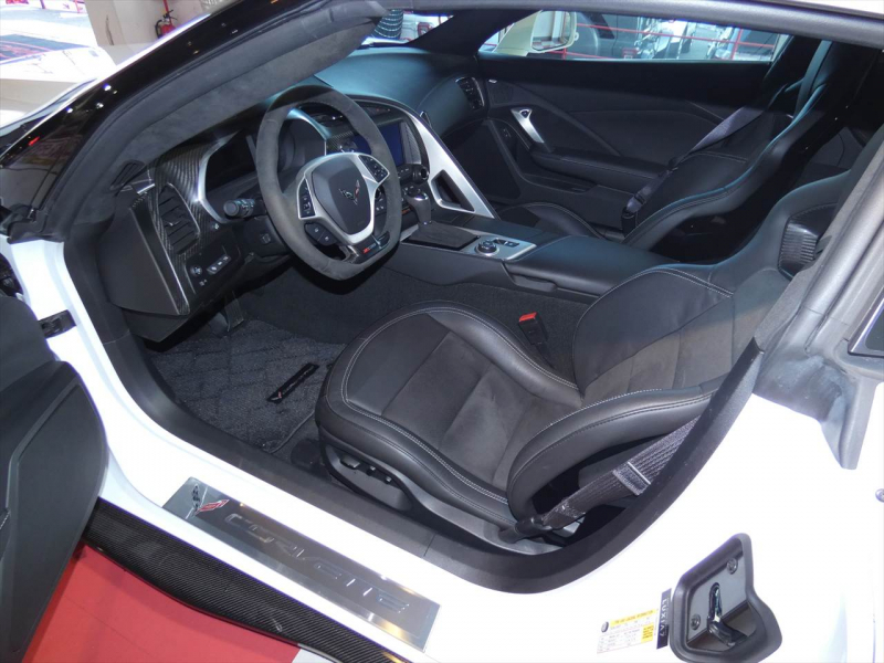 シボレー コルベット Z06　正規D車 2017年ﾓﾃﾞﾙ ｽｰﾊﾟｰﾁｬｰｼﾞｬｰ 黒革 ｼｰﾄﾋｰﾀｰ ﾅﾋﾞTV F&Bｶﾒﾗ　2年保証