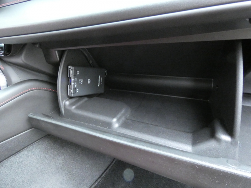 シボレー カマロ SS　正規D車 2019年ﾓﾃﾞﾙ 黒赤革ｼｰﾄ ｼｰﾄﾋｰﾀｰ&ｸｰﾗｰ ｸﾞﾗﾝﾄﾞｴﾌｪｸﾄ 純正20ｲﾝﾁAW ﾌﾞﾚﾝﾎﾞ Bｶﾒﾗ ｸﾙｺﾝ　2年保証