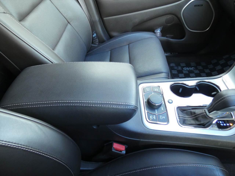 ジープ グランドチェロキー ｻﾐｯﾄ　茶革 ﾌﾟｯｼｭｽﾀｰﾄ&ｽﾄｯﾌﾟ ｼｰﾄﾋｰﾀｰ ﾅﾋﾞTV ﾊﾟﾉﾗﾏｻﾝﾙｰﾌ ﾊｰﾏﾝｶｰﾄﾞﾝｻｳﾝﾄﾞ 純正20ｲﾝﾁAW ﾌﾛﾝﾄｻｲﾄﾞﾊﾞｯｸｶﾒﾗ　2年保証