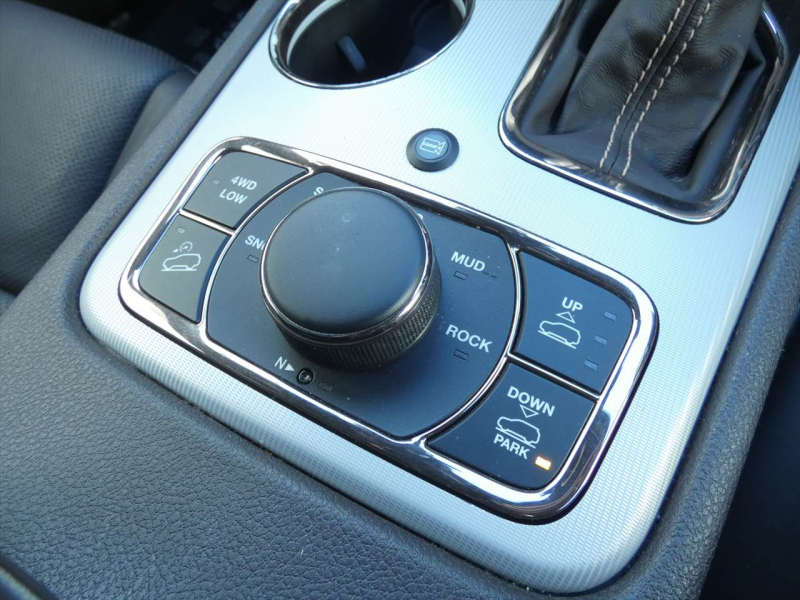 ジープ グランドチェロキー ｻﾐｯﾄ　茶革 ﾌﾟｯｼｭｽﾀｰﾄ&ｽﾄｯﾌﾟ ｼｰﾄﾋｰﾀｰ ﾅﾋﾞTV ﾊﾟﾉﾗﾏｻﾝﾙｰﾌ ﾊｰﾏﾝｶｰﾄﾞﾝｻｳﾝﾄﾞ 純正20ｲﾝﾁAW ﾌﾛﾝﾄｻｲﾄﾞﾊﾞｯｸｶﾒﾗ　2年保証