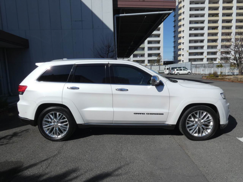 ジープ グランドチェロキー ｻﾐｯﾄ　茶革 ﾌﾟｯｼｭｽﾀｰﾄ&ｽﾄｯﾌﾟ ｼｰﾄﾋｰﾀｰ ﾅﾋﾞTV ﾊﾟﾉﾗﾏｻﾝﾙｰﾌ ﾊｰﾏﾝｶｰﾄﾞﾝｻｳﾝﾄﾞ 純正20ｲﾝﾁAW ﾌﾛﾝﾄｻｲﾄﾞﾊﾞｯｸｶﾒﾗ　2年保証