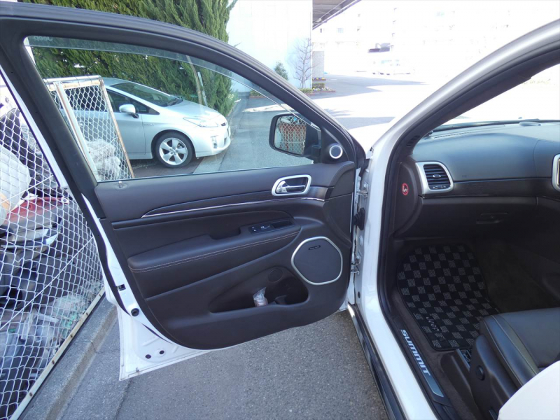 ジープ グランドチェロキー ｻﾐｯﾄ　茶革 ﾌﾟｯｼｭｽﾀｰﾄ&ｽﾄｯﾌﾟ ｼｰﾄﾋｰﾀｰ ﾅﾋﾞTV ﾊﾟﾉﾗﾏｻﾝﾙｰﾌ ﾊｰﾏﾝｶｰﾄﾞﾝｻｳﾝﾄﾞ 純正20ｲﾝﾁAW ﾌﾛﾝﾄｻｲﾄﾞﾊﾞｯｸｶﾒﾗ　2年保証