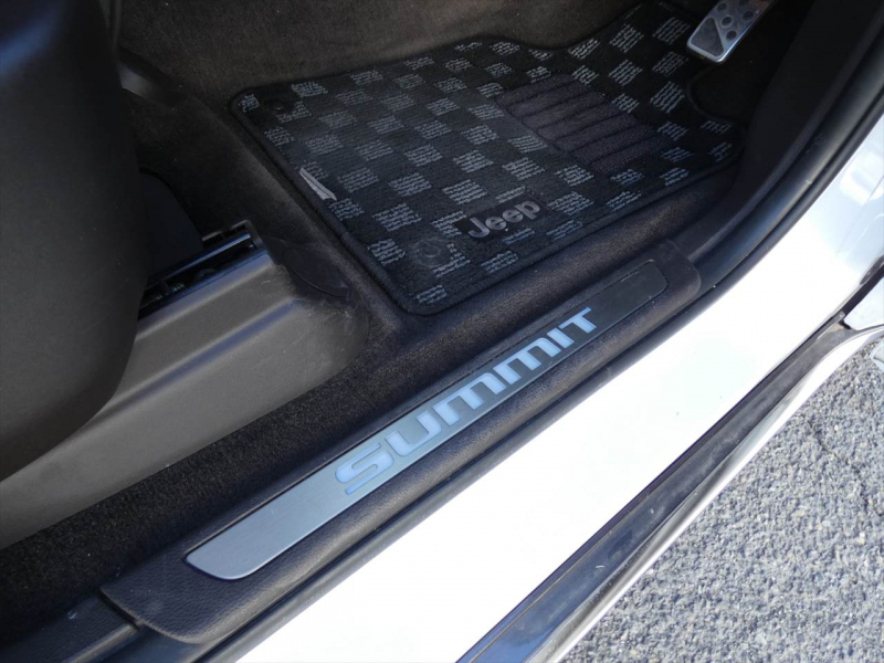 ジープ グランドチェロキー ｻﾐｯﾄ　茶革 ﾌﾟｯｼｭｽﾀｰﾄ&ｽﾄｯﾌﾟ ｼｰﾄﾋｰﾀｰ ﾅﾋﾞTV ﾊﾟﾉﾗﾏｻﾝﾙｰﾌ ﾊｰﾏﾝｶｰﾄﾞﾝｻｳﾝﾄﾞ 純正20ｲﾝﾁAW ﾌﾛﾝﾄｻｲﾄﾞﾊﾞｯｸｶﾒﾗ　2年保証