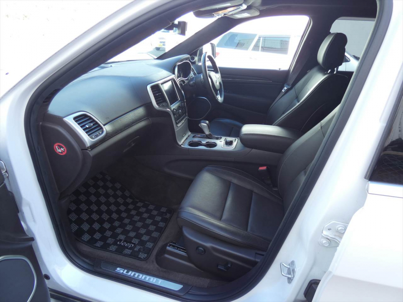 ジープ グランドチェロキー ｻﾐｯﾄ　茶革 ﾌﾟｯｼｭｽﾀｰﾄ&ｽﾄｯﾌﾟ ｼｰﾄﾋｰﾀｰ ﾅﾋﾞTV ﾊﾟﾉﾗﾏｻﾝﾙｰﾌ ﾊｰﾏﾝｶｰﾄﾞﾝｻｳﾝﾄﾞ 純正20ｲﾝﾁAW ﾌﾛﾝﾄｻｲﾄﾞﾊﾞｯｸｶﾒﾗ　2年保証