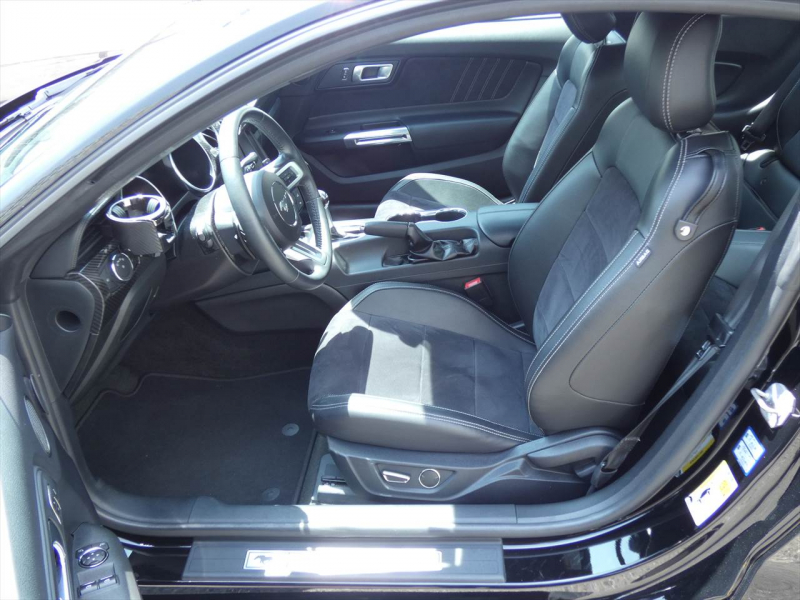 フォード マスタング ｴｺﾌﾞｰｽﾄ ﾌﾟﾚﾐｱﾑ　2018年ﾓﾃﾞﾙ 新並 黒革ｽﾎﾟｰﾂｼｰﾄ ｼｰﾄﾋｰﾀｰ＆ｸｰﾗｰ AppleCarPlay&AndoroidAuto SYNC3ﾀｯﾁﾃﾞｨｽﾌﾟﾚｲ ETC　2年保証