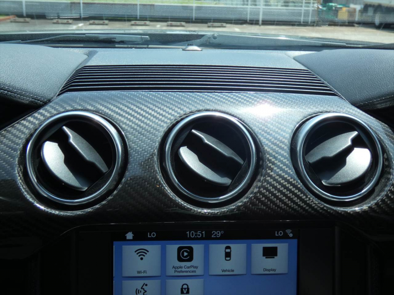 フォード マスタング ｴｺﾌﾞｰｽﾄ ﾌﾟﾚﾐｱﾑ　2018年ﾓﾃﾞﾙ 新並 黒革ｽﾎﾟｰﾂｼｰﾄ ｼｰﾄﾋｰﾀｰ＆ｸｰﾗｰ AppleCarPlay&AndoroidAuto SYNC3ﾀｯﾁﾃﾞｨｽﾌﾟﾚｲ ETC　2年保証