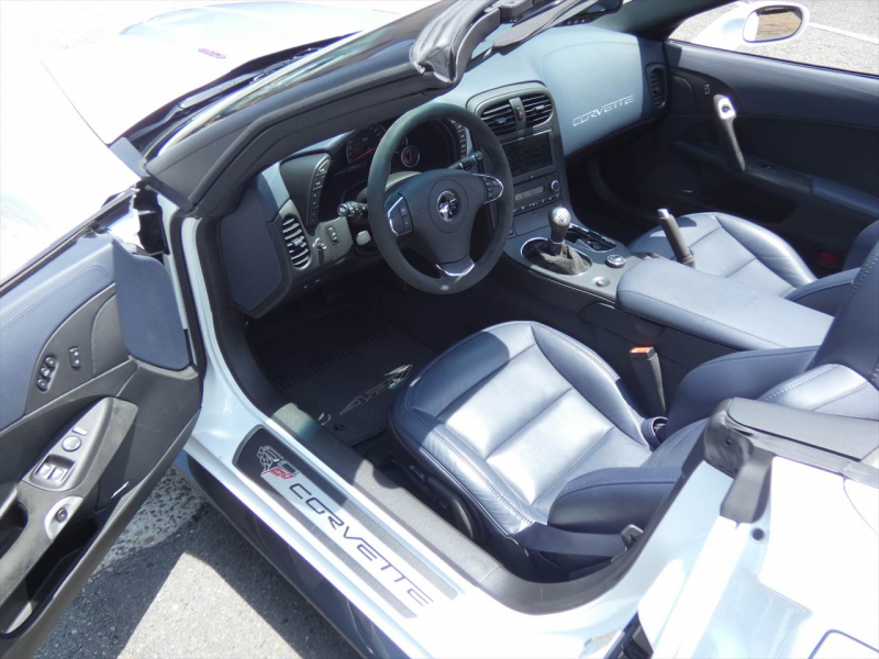 シボレー コルベット 427 ｺﾝﾊﾞｰﾁﾌﾞﾙ　2013年ﾓﾃﾞﾙ 6MT 60th ｱﾆﾊﾞｰｻﾘｰPKG 青革 ｼｰﾄﾋｰﾀｰ  電動ｿﾌﾄﾄｯﾌﾟ BOSE HUD　2年保証