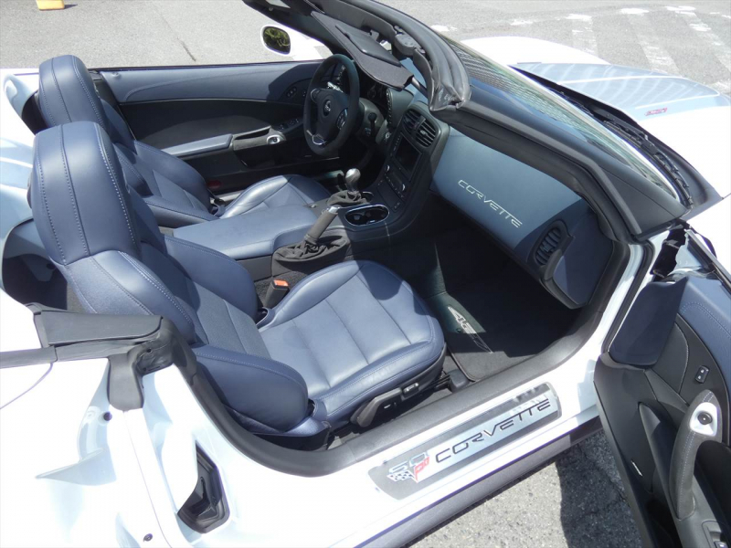 シボレー コルベット 427 ｺﾝﾊﾞｰﾁﾌﾞﾙ　2013年ﾓﾃﾞﾙ 6MT 60th ｱﾆﾊﾞｰｻﾘｰPKG 青革 ｼｰﾄﾋｰﾀｰ  電動ｿﾌﾄﾄｯﾌﾟ BOSE HUD　2年保証