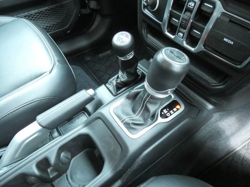 ジープ ラングラー ｱﾝﾘﾐﾃｯﾄﾞ ｻﾊﾗ　正規D車 2019yﾓﾃﾞﾙ 黒革 ｼｰﾄﾋｰﾀｰ 純正ﾅﾋﾞTV LEDﾍｯﾄﾞﾗｲﾄ 純正18ｲﾝﾁAW ﾌﾛﾝﾄ&ｻｲﾄﾞ&ﾊﾞｯｸｶﾒﾗ　2年保証