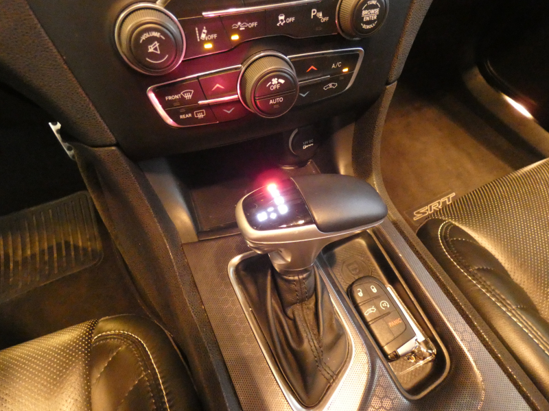 ダッジ チャージャー SRT392　2015yﾓﾃﾞﾙ 黒革 ﾗｸﾞｰﾅﾚｻﾞｰ ｼｰﾄﾋｰﾀｰ&ｸｰﾗｰ ｻﾝﾙｰﾌ ﾊｰﾏﾝｶｰﾄﾞﾝ  8.4ｲﾝﾁﾓﾆﾀｰ ﾌﾞﾗｲﾝﾄﾞｽﾎﾟｯﾄ ETC Bｶﾒﾗ　2年保証