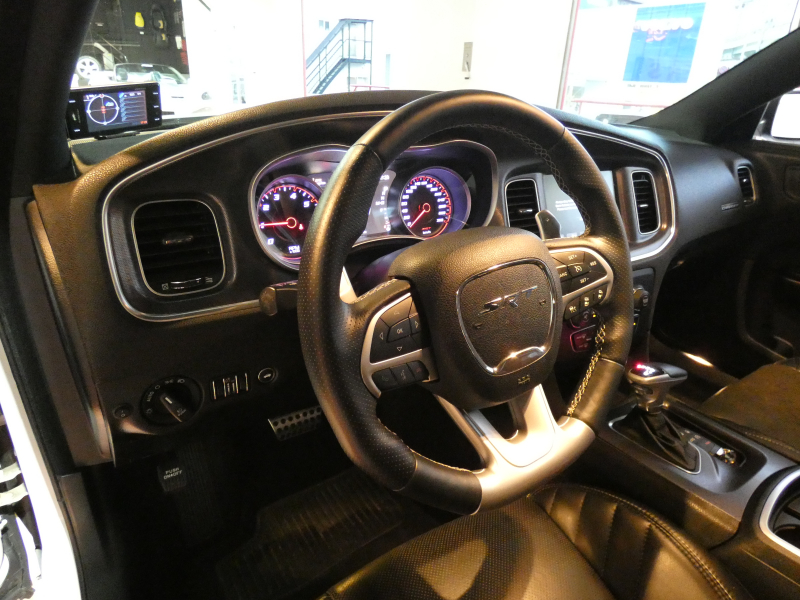 ダッジ チャージャー SRT392　2015yﾓﾃﾞﾙ 黒革 ﾗｸﾞｰﾅﾚｻﾞｰ ｼｰﾄﾋｰﾀｰ&ｸｰﾗｰ ｻﾝﾙｰﾌ ﾊｰﾏﾝｶｰﾄﾞﾝ  8.4ｲﾝﾁﾓﾆﾀｰ ﾌﾞﾗｲﾝﾄﾞｽﾎﾟｯﾄ ETC Bｶﾒﾗ　2年保証