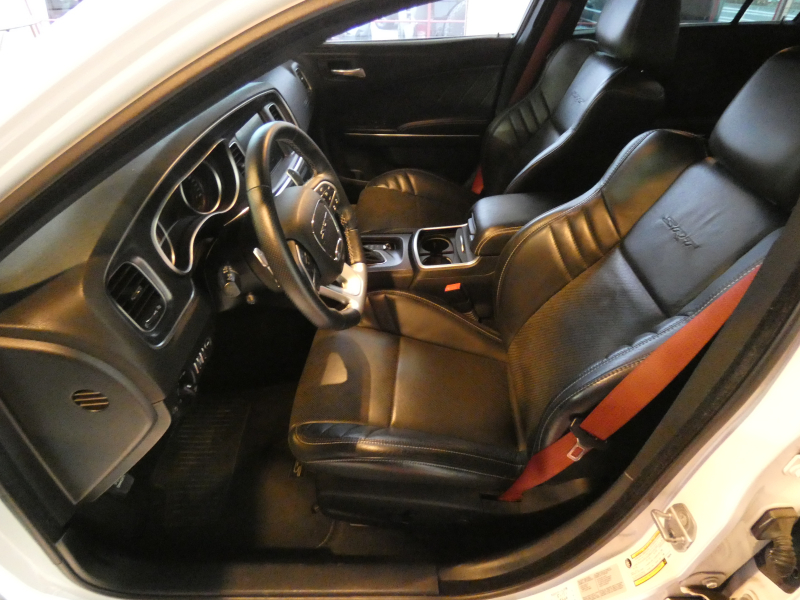 ダッジ チャージャー SRT392　2015yﾓﾃﾞﾙ 黒革 ﾗｸﾞｰﾅﾚｻﾞｰ ｼｰﾄﾋｰﾀｰ&ｸｰﾗｰ ｻﾝﾙｰﾌ ﾊｰﾏﾝｶｰﾄﾞﾝ  8.4ｲﾝﾁﾓﾆﾀｰ ﾌﾞﾗｲﾝﾄﾞｽﾎﾟｯﾄ ETC Bｶﾒﾗ　2年保証