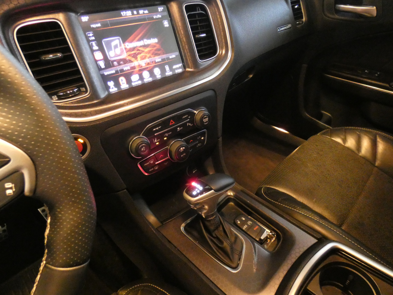 ダッジ チャージャー SRT392　2015yﾓﾃﾞﾙ 黒革 ﾗｸﾞｰﾅﾚｻﾞｰ ｼｰﾄﾋｰﾀｰ&ｸｰﾗｰ ｻﾝﾙｰﾌ ﾊｰﾏﾝｶｰﾄﾞﾝ  8.4ｲﾝﾁﾓﾆﾀｰ ﾌﾞﾗｲﾝﾄﾞｽﾎﾟｯﾄ ETC Bｶﾒﾗ　2年保証