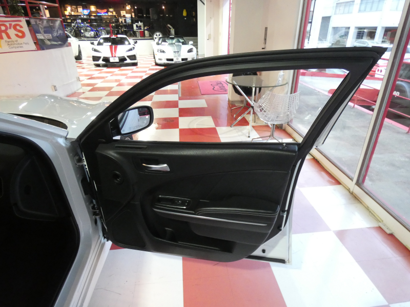 ダッジ チャージャー SRT392　2015yﾓﾃﾞﾙ 黒革 ﾗｸﾞｰﾅﾚｻﾞｰ ｼｰﾄﾋｰﾀｰ&ｸｰﾗｰ ｻﾝﾙｰﾌ ﾊｰﾏﾝｶｰﾄﾞﾝ  8.4ｲﾝﾁﾓﾆﾀｰ ﾌﾞﾗｲﾝﾄﾞｽﾎﾟｯﾄ ETC Bｶﾒﾗ　2年保証