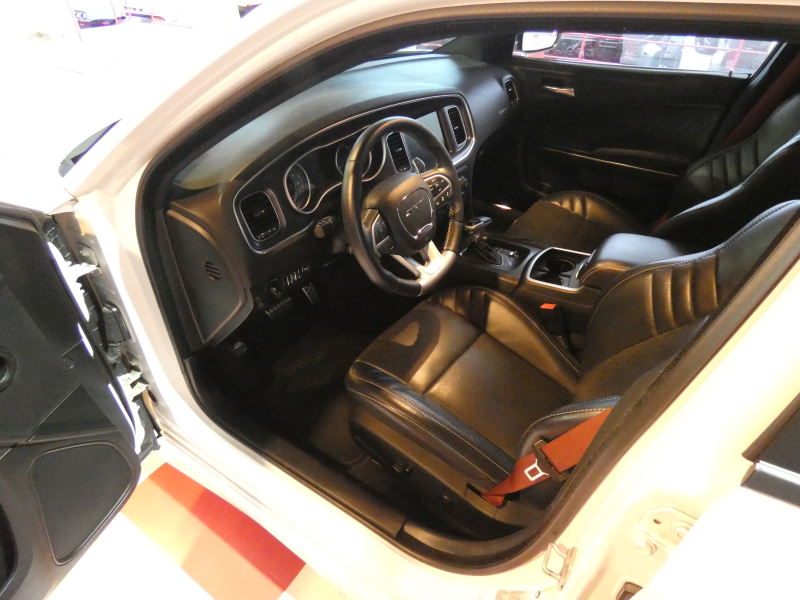 ダッジ チャージャー SRT392　2015yﾓﾃﾞﾙ 黒革 ﾗｸﾞｰﾅﾚｻﾞｰ ｼｰﾄﾋｰﾀｰ&ｸｰﾗｰ ｻﾝﾙｰﾌ ﾊｰﾏﾝｶｰﾄﾞﾝ  8.4ｲﾝﾁﾓﾆﾀｰ ﾌﾞﾗｲﾝﾄﾞｽﾎﾟｯﾄ ETC Bｶﾒﾗ　2年保証