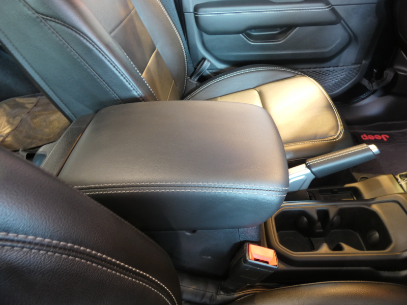 ジープ ラングラー ｱﾝﾘﾐﾃｯﾄﾞ ｻﾊﾗ　正規D車 2020yﾓﾃﾞﾙ 黒革 ｼｰﾄﾋｰﾀｰ 純正ﾅﾋﾞTV 社外ｵｰﾄｽﾃｯﾌﾟ 社外F&Rﾊﾞﾝﾊﾟｰ LEDﾍｯﾄﾞﾗｲﾄ　2年保証