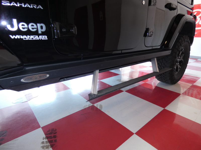 ジープ ラングラー ｱﾝﾘﾐﾃｯﾄﾞ ｻﾊﾗ　正規D車 2020yﾓﾃﾞﾙ 黒革 ｼｰﾄﾋｰﾀｰ 純正ﾅﾋﾞTV 社外ｵｰﾄｽﾃｯﾌﾟ 社外F&Rﾊﾞﾝﾊﾟｰ LEDﾍｯﾄﾞﾗｲﾄ　2年保証