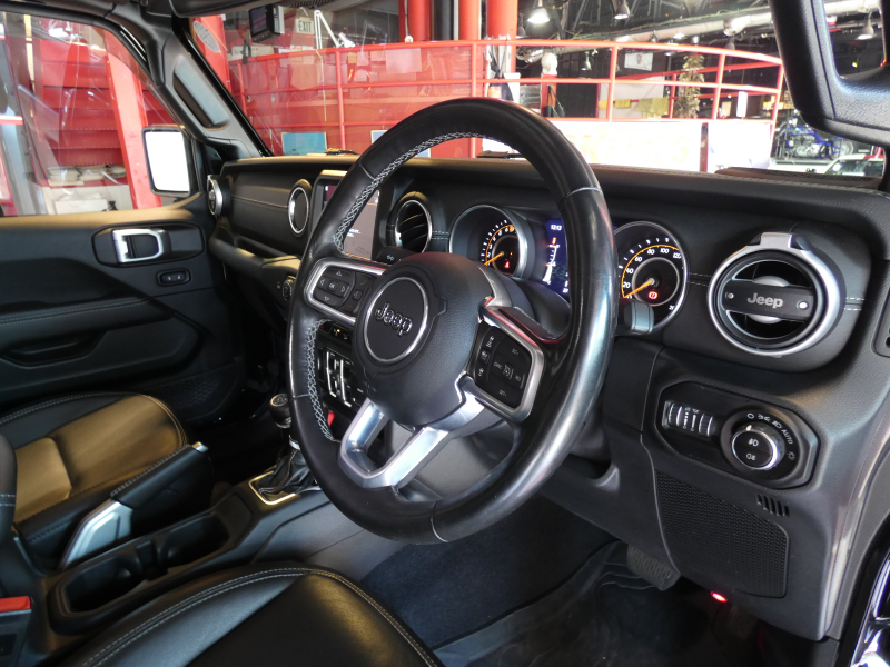 ジープ ラングラー ｱﾝﾘﾐﾃｯﾄﾞ ｻﾊﾗ　正規D車 2020yﾓﾃﾞﾙ 黒革 ｼｰﾄﾋｰﾀｰ 純正ﾅﾋﾞTV 社外ｵｰﾄｽﾃｯﾌﾟ 社外F&Rﾊﾞﾝﾊﾟｰ LEDﾍｯﾄﾞﾗｲﾄ　2年保証