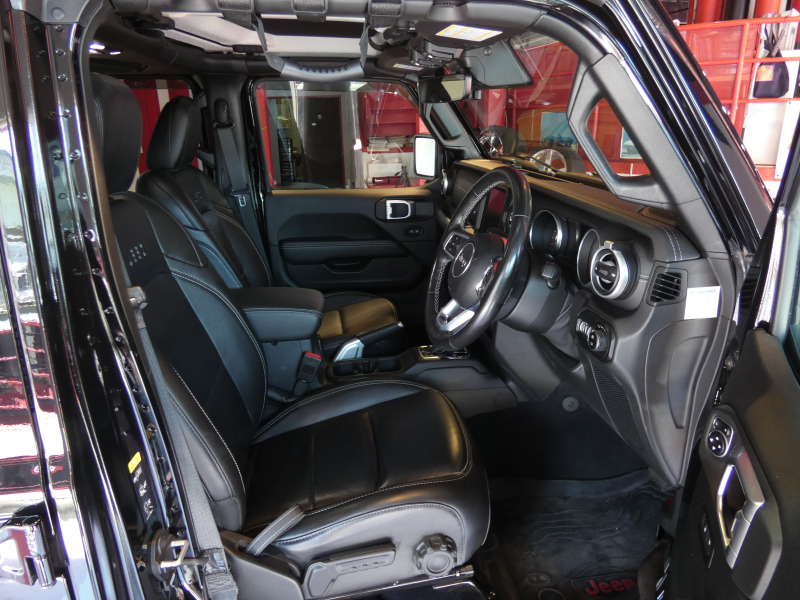 ジープ ラングラー ｱﾝﾘﾐﾃｯﾄﾞ ｻﾊﾗ　正規D車 2020yﾓﾃﾞﾙ 黒革 ｼｰﾄﾋｰﾀｰ 純正ﾅﾋﾞTV 社外ｵｰﾄｽﾃｯﾌﾟ 社外F&Rﾊﾞﾝﾊﾟｰ LEDﾍｯﾄﾞﾗｲﾄ　2年保証