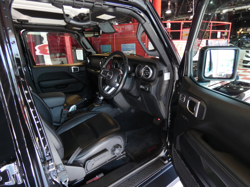 ジープ ラングラー ｱﾝﾘﾐﾃｯﾄﾞ ｻﾊﾗ　正規D車 2020yﾓﾃﾞﾙ 黒革 ｼｰﾄﾋｰﾀｰ 純正ﾅﾋﾞTV 社外ｵｰﾄｽﾃｯﾌﾟ 社外F&Rﾊﾞﾝﾊﾟｰ LEDﾍｯﾄﾞﾗｲﾄ　2年保証