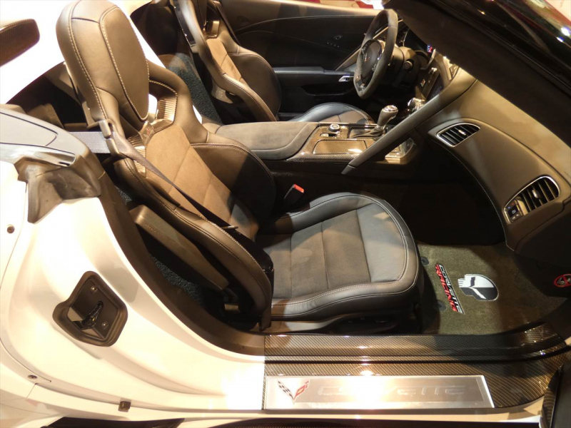 シボレー コルベット Z06 ｺﾝﾊﾞｰﾁﾌﾞﾙ　正規D車 2016年ﾓﾃﾞﾙ 黒革 ｼｰﾄﾋｰﾀｰ TV BOSE Applecarplay F&Bｶﾒﾗ　2年保証