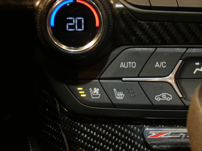 シボレー コルベット Z06 ｺﾝﾊﾞｰﾁﾌﾞﾙ　正規D車 2016年ﾓﾃﾞﾙ 黒革 ｼｰﾄﾋｰﾀｰ TV BOSE Applecarplay F&Bｶﾒﾗ　2年保証