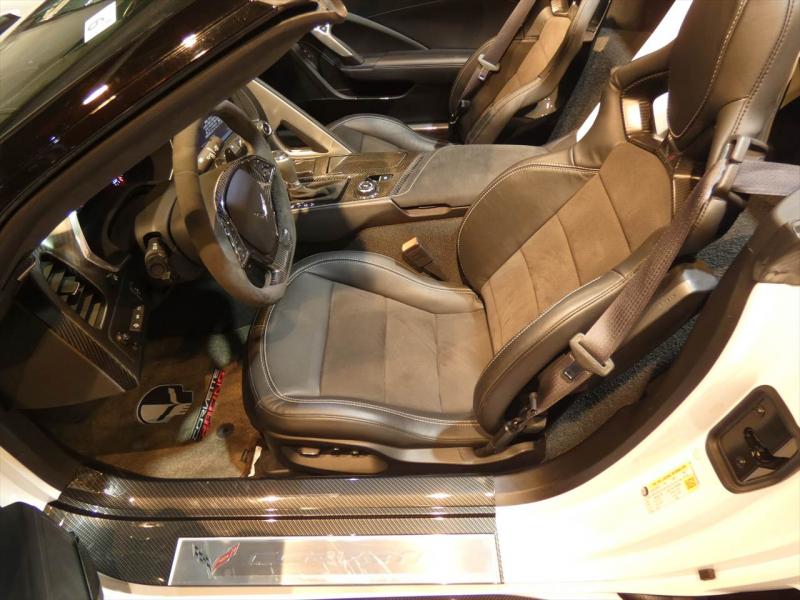 シボレー コルベット Z06 ｺﾝﾊﾞｰﾁﾌﾞﾙ　正規D車 2016年ﾓﾃﾞﾙ 黒革 ｼｰﾄﾋｰﾀｰ TV BOSE Applecarplay F&Bｶﾒﾗ　2年保証