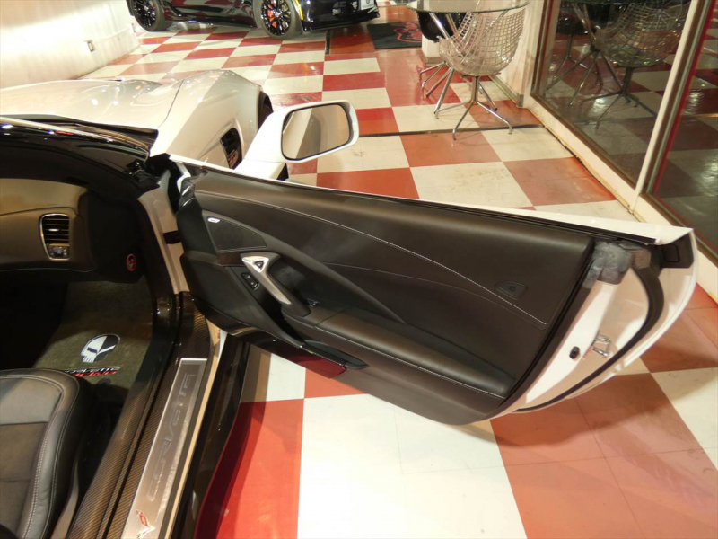 シボレー コルベット Z06 ｺﾝﾊﾞｰﾁﾌﾞﾙ　正規D車 2016年ﾓﾃﾞﾙ 黒革 ｼｰﾄﾋｰﾀｰ TV BOSE Applecarplay F&Bｶﾒﾗ　2年保証