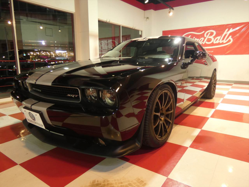 ダッジ チャレンジャー SRT8 392　2013yﾓﾃﾞﾙ 新並 黒ｺﾝﾋﾞ革 ｻﾝﾙｰﾌ ｼｰﾄﾋｰﾀｰ ﾚｰｼﾝｸﾞｽﾄﾗｲﾌﾟ ﾅﾋﾞTV CORSAﾏﾌﾗｰ HRE20ｲﾝﾁAW Bｶﾒﾗ　2年保証