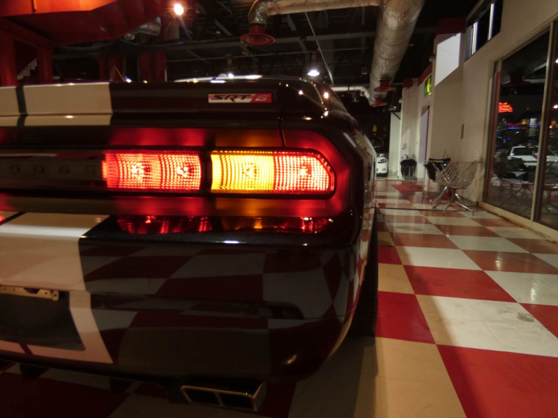 ダッジ チャレンジャー SRT8 392　2013yﾓﾃﾞﾙ 新並 黒ｺﾝﾋﾞ革 ｻﾝﾙｰﾌ ｼｰﾄﾋｰﾀｰ ﾚｰｼﾝｸﾞｽﾄﾗｲﾌﾟ ﾅﾋﾞTV CORSAﾏﾌﾗｰ HRE20ｲﾝﾁAW Bｶﾒﾗ　2年保証