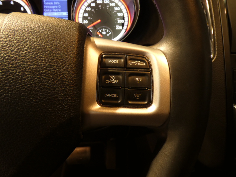 ダッジ デュランゴ ｼﾀﾃﾞﾙ　2013yﾓﾃﾞﾙ 新並 黒革 ｼｰﾄﾋｰﾀｰ ｻﾝﾙｰﾌ ACC 純正20ｲﾝﾁAW F･S･Bｶﾒﾗ ETC　2年保証