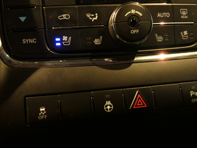 ダッジ デュランゴ ｼﾀﾃﾞﾙ　2013yﾓﾃﾞﾙ 新並 黒革 ｼｰﾄﾋｰﾀｰ ｻﾝﾙｰﾌ ACC 純正20ｲﾝﾁAW F･S･Bｶﾒﾗ ETC　2年保証