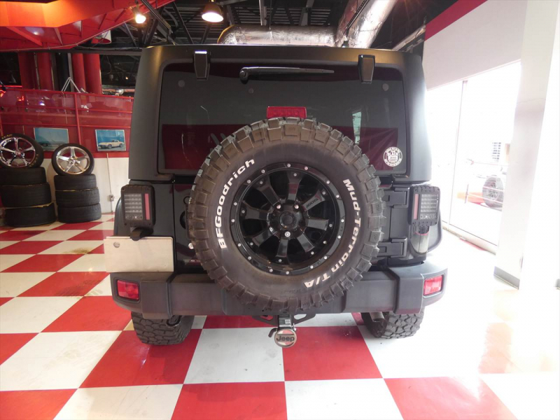 ジープ ラングラー ｱﾝﾘﾐﾃｯﾄﾞ ｽﾎﾟｰﾂ　2016年ﾓﾃﾞﾙ 正規D車 USﾊﾞﾝﾊﾟｰ MKW17ｲﾝﾁAW ﾌﾗｯﾄｵｰﾊﾞｰﾌｪﾝﾀﾞｰ ﾏｯﾄﾞﾀｲﾔ ｸﾙｺﾝ　2年保証