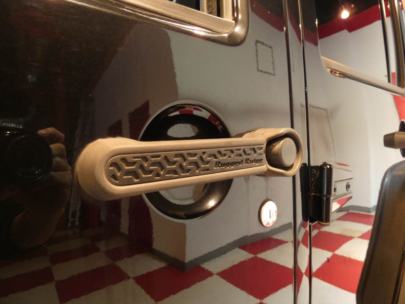 ジープ ラングラー ｱﾝﾘﾐﾃｯﾄﾞ ｽﾎﾟｰﾂ　2016年ﾓﾃﾞﾙ 正規D車 USﾊﾞﾝﾊﾟｰ MKW17ｲﾝﾁAW ﾌﾗｯﾄｵｰﾊﾞｰﾌｪﾝﾀﾞｰ ﾏｯﾄﾞﾀｲﾔ ｸﾙｺﾝ　2年保証