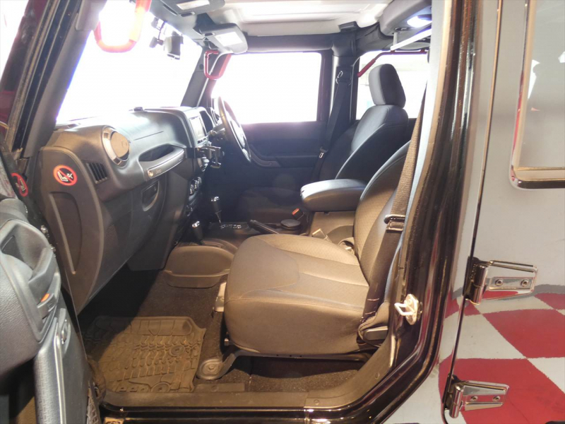 ジープ ラングラー ｱﾝﾘﾐﾃｯﾄﾞ ｽﾎﾟｰﾂ　2016年ﾓﾃﾞﾙ 正規D車 USﾊﾞﾝﾊﾟｰ MKW17ｲﾝﾁAW ﾌﾗｯﾄｵｰﾊﾞｰﾌｪﾝﾀﾞｰ ﾏｯﾄﾞﾀｲﾔ ｸﾙｺﾝ　2年保証