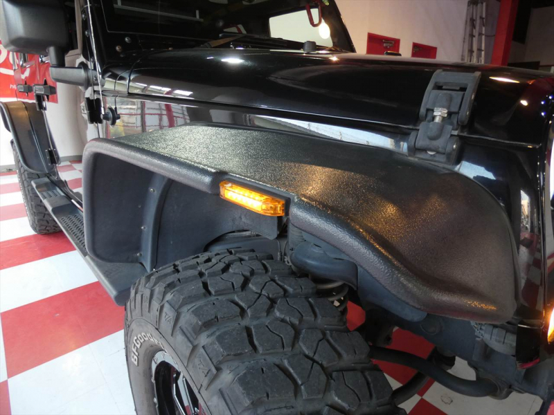 ジープ ラングラー ｱﾝﾘﾐﾃｯﾄﾞ ｽﾎﾟｰﾂ　2016年ﾓﾃﾞﾙ 正規D車 USﾊﾞﾝﾊﾟｰ MKW17ｲﾝﾁAW ﾌﾗｯﾄｵｰﾊﾞｰﾌｪﾝﾀﾞｰ ﾏｯﾄﾞﾀｲﾔ ｸﾙｺﾝ　2年保証