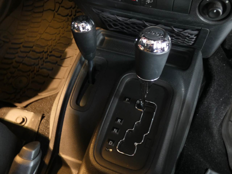 ジープ ラングラー ｱﾝﾘﾐﾃｯﾄﾞ ｽﾎﾟｰﾂ　2016年ﾓﾃﾞﾙ 正規D車 USﾊﾞﾝﾊﾟｰ MKW17ｲﾝﾁAW ﾌﾗｯﾄｵｰﾊﾞｰﾌｪﾝﾀﾞｰ ﾏｯﾄﾞﾀｲﾔ ｸﾙｺﾝ　2年保証