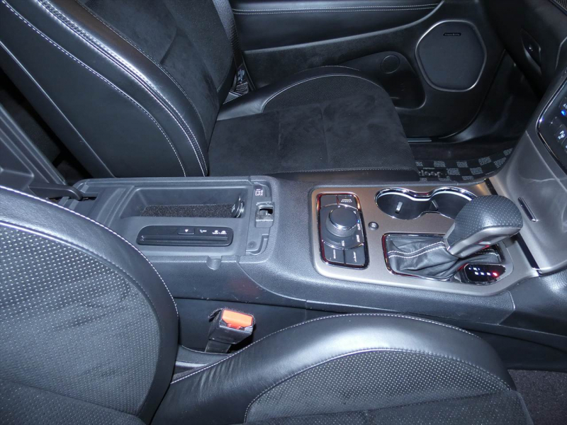 ジープ グランドチェロキー SRT8　正規D車 2017yﾓﾃﾞﾙ 黒ｺﾝﾋﾞ革 ﾌﾟｯｼｭｽﾀｰﾄ 全席ｼｰﾄﾋｰﾀｰ ｻﾝﾙｰﾌ 純正ﾅﾋﾞTV ﾊｰﾏﾝｶｰﾄﾞﾝ Bｶﾒﾗ　2年保証